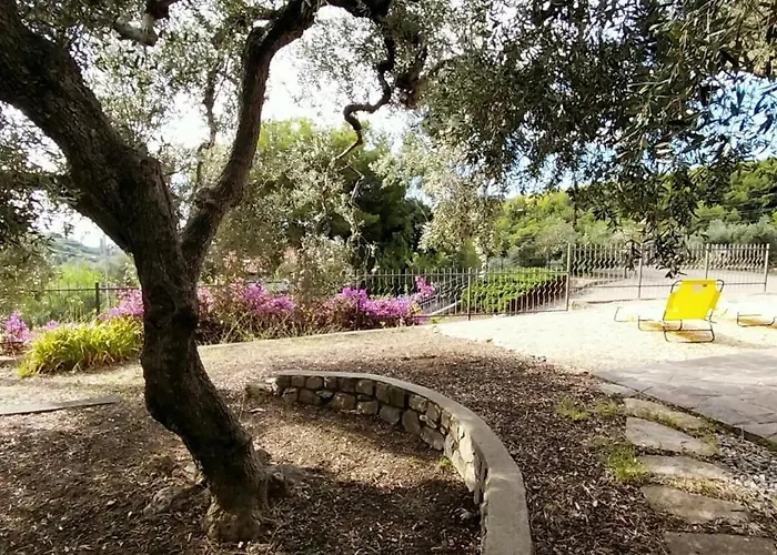 Relax In Con Giardino Privato E Posto Auto דירה *